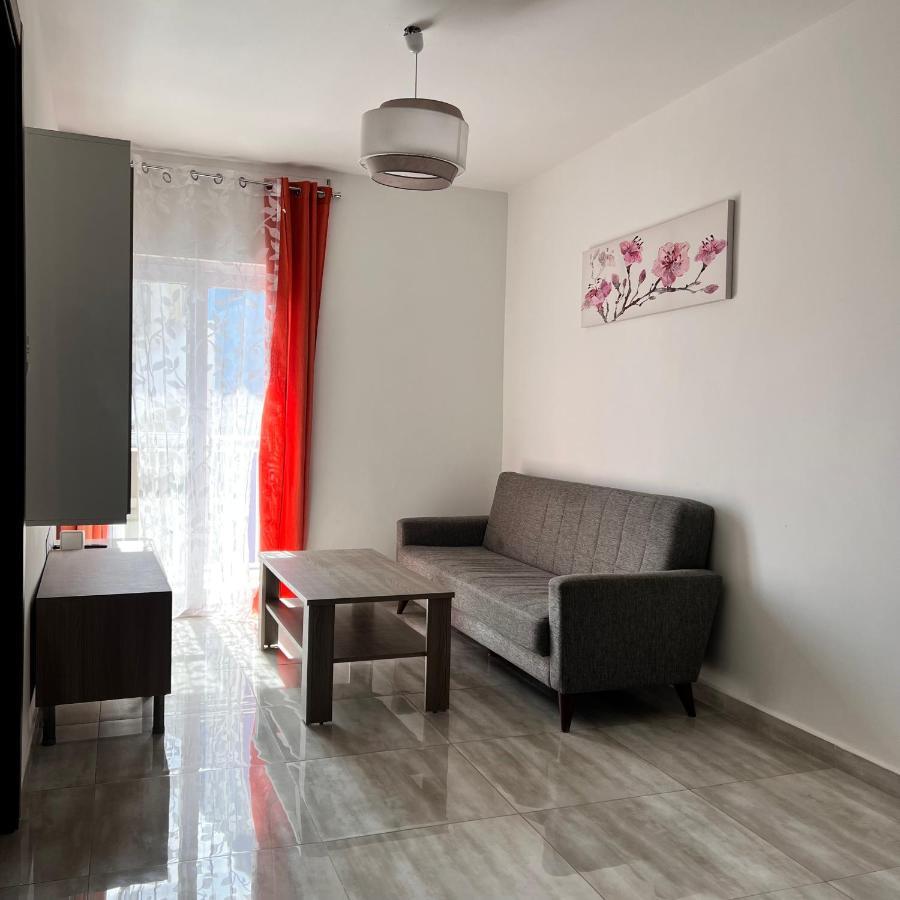 F4 Room 2, Private Room Two Single Beds Shared Bathroom Msida Exterior photo