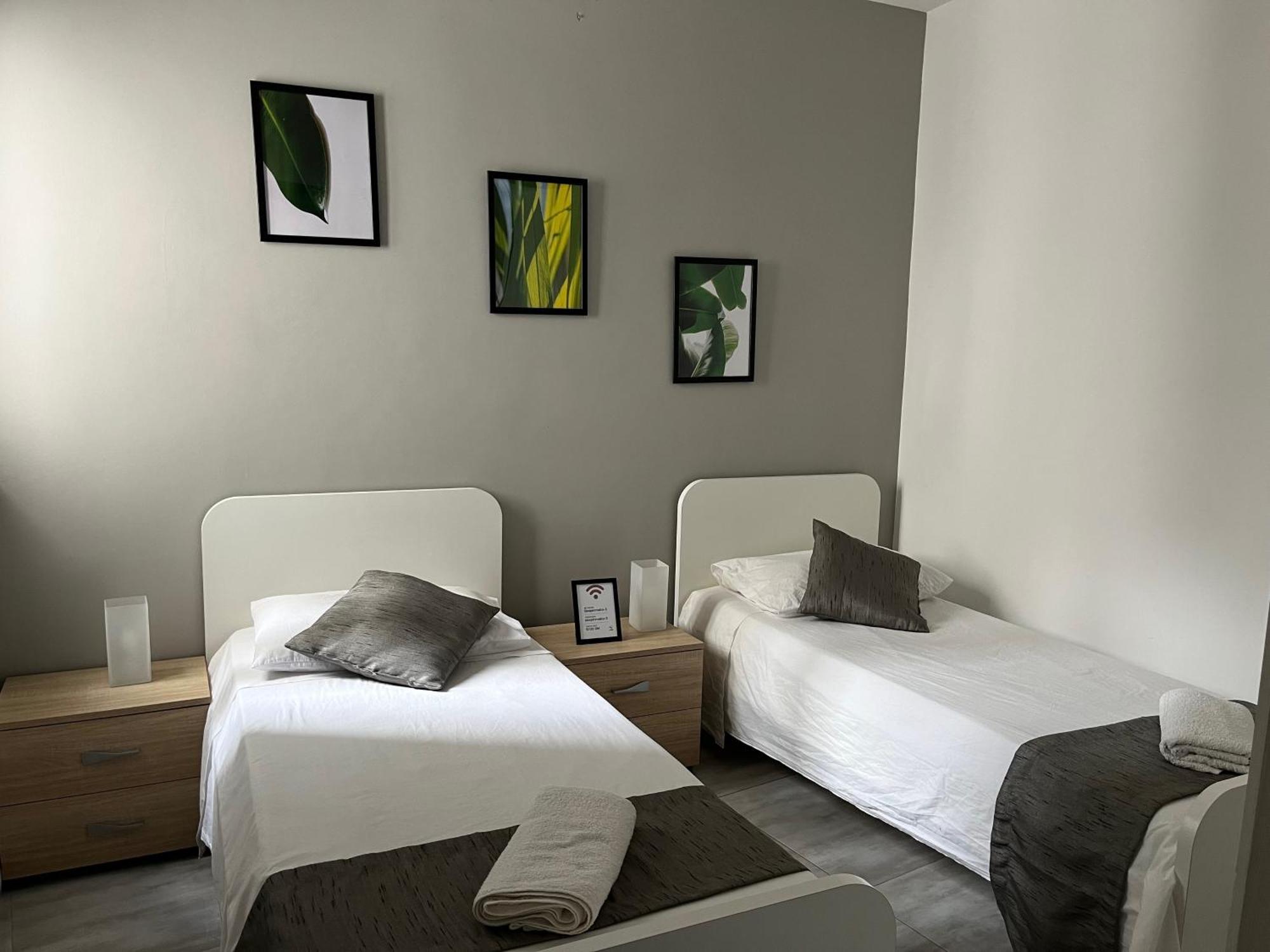 F4 Room 2, Private Room Two Single Beds Shared Bathroom Msida Exterior photo